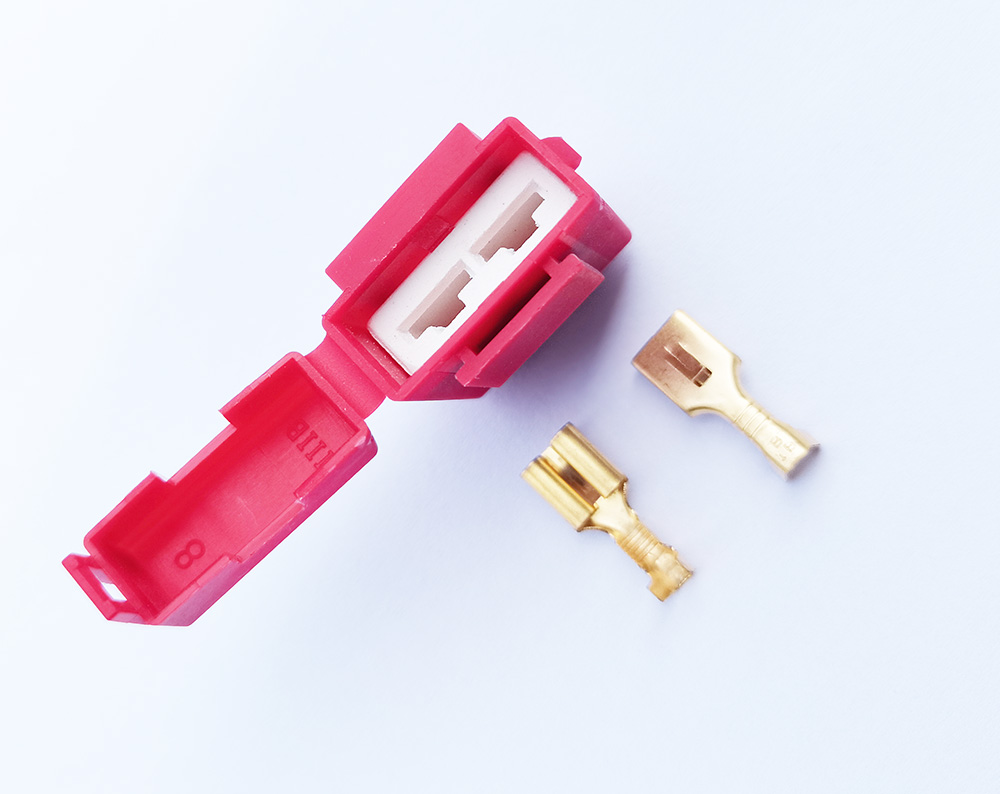 中號插片保險(xiǎn)絲座FY-707B(陶瓷芯) 中號插片保險(xiǎn)絲座FY-707B(陶瓷芯)